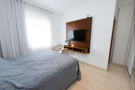 Apartamento à venda com 200m², 3 quartos e 3 vagas Apartamento à venda com 200m², 3 quartos e 3 vagasQuarto Suíte
