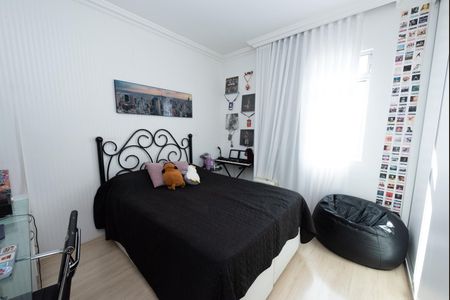 Apartamento à venda com 200m², 3 quartos e 3 vagas Apartamento à venda com 200m², 3 quartos e 3 vagasQuarto 2