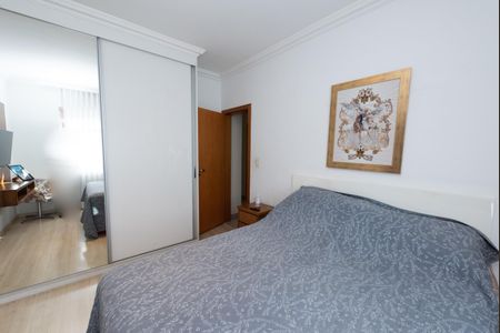 Apartamento à venda com 200m², 3 quartos e 3 vagas Apartamento à venda com 200m², 3 quartos e 3 vagasQuarto Suíte