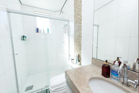 Apartamento à venda com 200m², 3 quartos e 3 vagas Apartamento à venda com 200m², 3 quartos e 3 vagasBanheiro 2