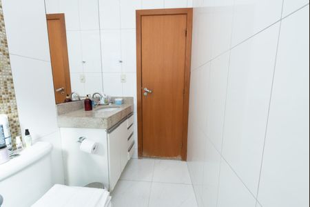 Banheiro 2 de apartamento à venda com 3 quartos, 200m² em Eldorado, Contagem