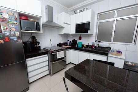 Apartamento à venda com 200m², 3 quartos e 3 vagas Apartamento à venda com 200m², 3 quartos e 3 vagasCozinha