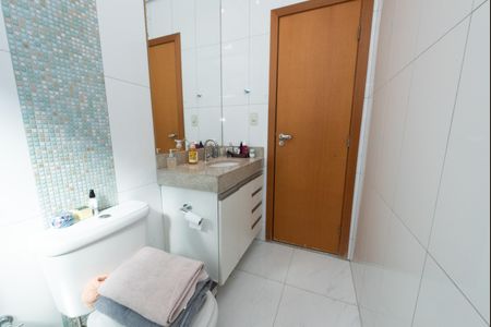 Apartamento à venda com 200m², 3 quartos e 3 vagas Apartamento à venda com 200m², 3 quartos e 3 vagasBanheiro da Suíte