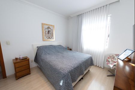 Apartamento à venda com 200m², 3 quartos e 3 vagas Apartamento à venda com 200m², 3 quartos e 3 vagasQuarto Suíte