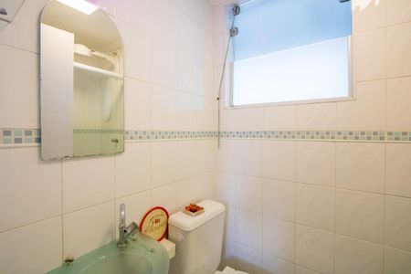 Banheiro social de apartamento para alugar com 3 quartos, 71m² em Vila Valparaíso, Santo André