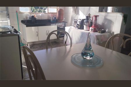 Casa à venda com 140m², 3 quartos e 5 vagas