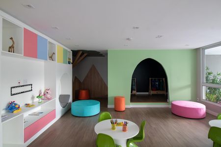Apartamento para alugar com 108m², 4 quartos e 2 vagas Apartamento para alugar com 108m², 4 quartos e 2 vagasÁrea comum - Brinquedoteca