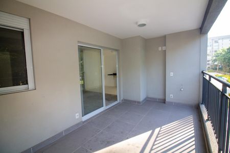 Apartamento para alugar com 108m², 4 quartos e 2 vagas Apartamento para alugar com 108m², 4 quartos e 2 vagasVaranda