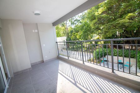 Apartamento para alugar com 108m², 4 quartos e 2 vagas Apartamento para alugar com 108m², 4 quartos e 2 vagasVaranda