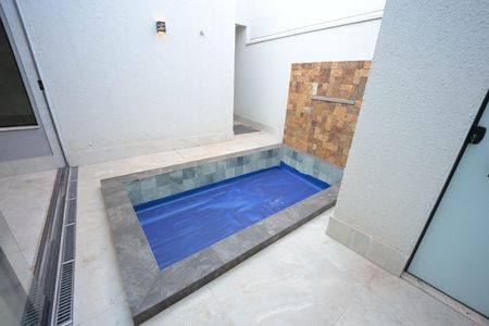 Casa à venda com 132m², 3 quartos e 4 vagas