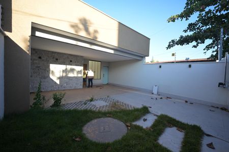 Casa à venda com 132m², 3 quartos e 4 vagas