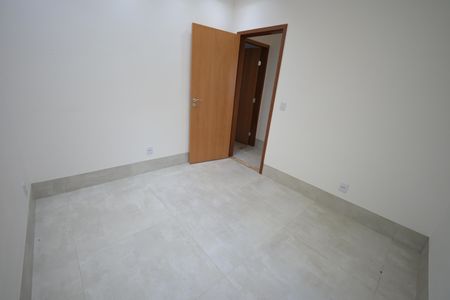 Casa à venda com 132m², 3 quartos e 4 vagas