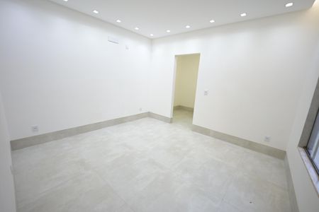 Casa à venda com 132m², 3 quartos e 4 vagas