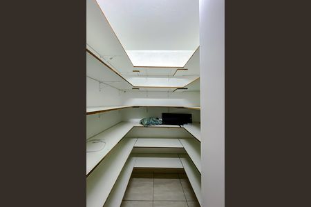 Apartamento para alugar com 59m², 1 quarto e sem vaga Apartamento para alugar com 59m², 1 quarto e sem vagaCloset do Quarto