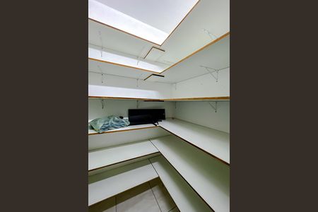 Apartamento para alugar com 59m², 1 quarto e sem vaga Apartamento para alugar com 59m², 1 quarto e sem vagaCloset do Quarto