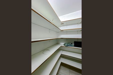Apartamento para alugar com 59m², 1 quarto e sem vaga Apartamento para alugar com 59m², 1 quarto e sem vagaCloset do Quarto