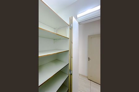 Apartamento para alugar com 59m², 1 quarto e sem vaga Apartamento para alugar com 59m², 1 quarto e sem vagaCloset do Quarto