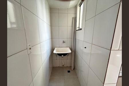 Área de serviço de apartamento para alugar com 2 quartos, 54m² em Parque Atheneu, Goiânia