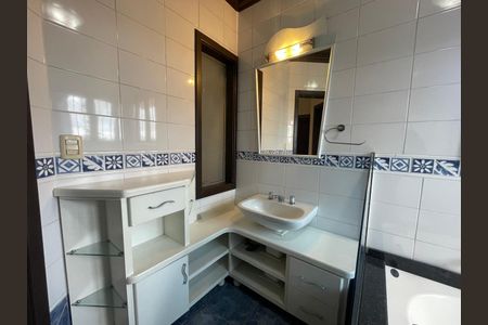 Casa para alugar com 232m², 4 quartos e 2 vagas