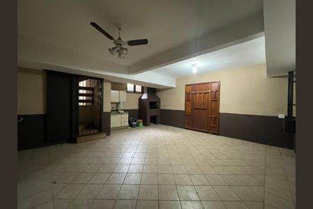 Casa para alugar com 232m², 4 quartos e 2 vagas