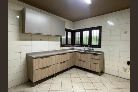 Casa para alugar com 232m², 4 quartos e 2 vagas