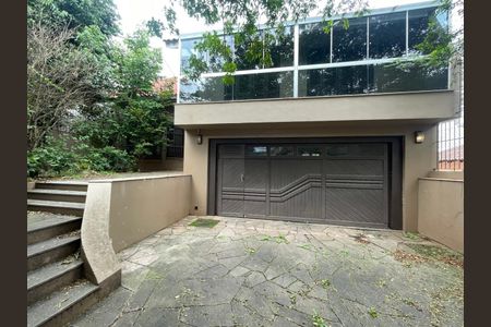 Casa para alugar com 232m², 4 quartos e 2 vagas