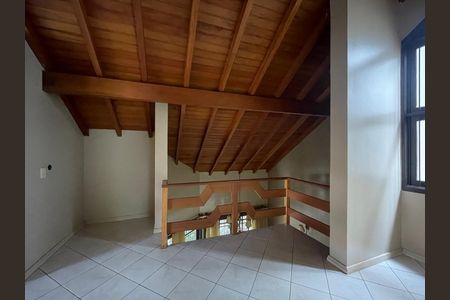 Casa para alugar com 232m², 4 quartos e 2 vagas