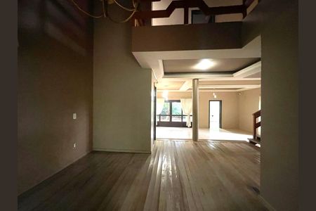 Casa para alugar com 232m², 4 quartos e 2 vagas