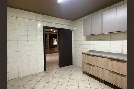 Casa para alugar com 232m², 4 quartos e 2 vagas