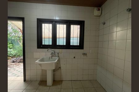 Casa para alugar com 232m², 4 quartos e 2 vagas