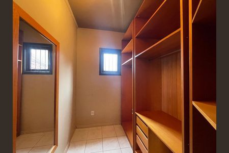Casa para alugar com 232m², 4 quartos e 2 vagas