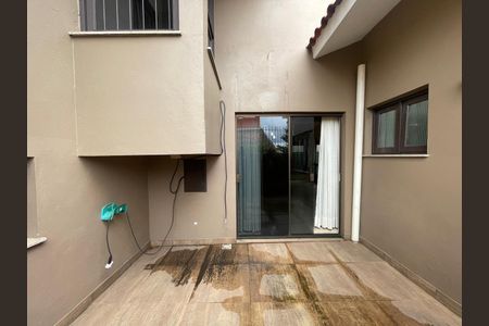 Casa para alugar com 232m², 4 quartos e 2 vagas