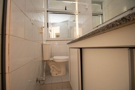 Banheiro da Suíte de apartamento para alugar com 3 quartos, 80m² em Sqs 403, Brasília