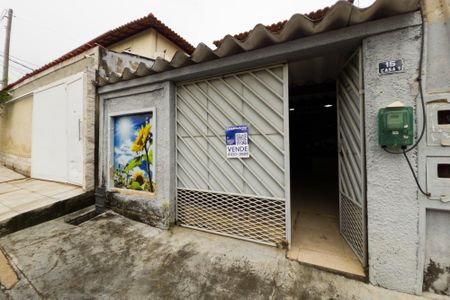 Fachada de casa à venda com 2 quartos, 52m² em Campo Grande, Rio de Janeiro