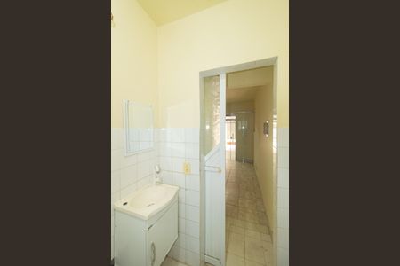 Casa à venda com 52m², 2 quartos e 1 vaga Casa à venda com 52m², 2 quartos e 1 vagaBanheiro