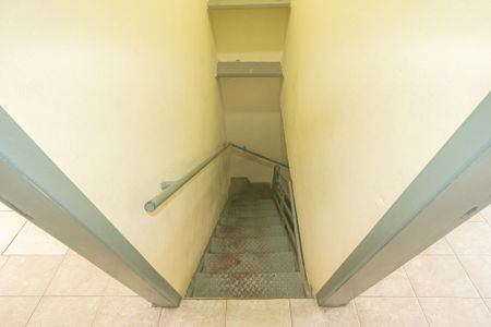 Casa à venda com 52m², 2 quartos e 1 vaga Casa à venda com 52m², 2 quartos e 1 vagaEscada