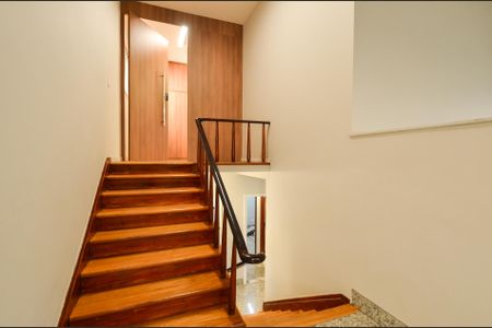 Casa para alugar com 265m², 4 quartos e 7 vagas Casa para alugar com 265m², 4 quartos e 7 vagasAcesso aos Quartos
