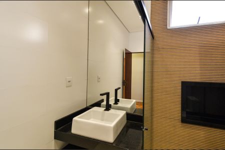 Casa para alugar com 265m², 4 quartos e 7 vagas Casa para alugar com 265m², 4 quartos e 7 vagasBanheiro Social