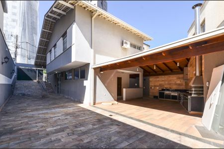 Casa para alugar com 265m², 4 quartos e 7 vagas Casa para alugar com 265m², 4 quartos e 7 vagasÁrea externa / Espaço Gourmet