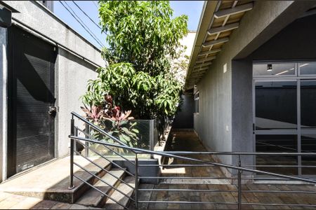 Casa para alugar com 265m², 4 quartos e 7 vagas Casa para alugar com 265m², 4 quartos e 7 vagasEntrada