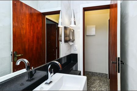 Casa para alugar com 265m², 4 quartos e 7 vagas Casa para alugar com 265m², 4 quartos e 7 vagasLavabo