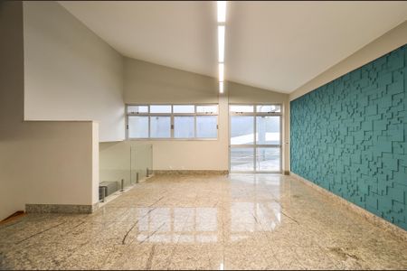 Casa para alugar com 265m², 4 quartos e 7 vagas Casa para alugar com 265m², 4 quartos e 7 vagasSala Ambientes