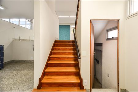 Casa para alugar com 265m², 4 quartos e 7 vagas Casa para alugar com 265m², 4 quartos e 7 vagasAcesso a Sala de Estar
