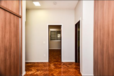 Casa para alugar com 265m², 4 quartos e 7 vagas Casa para alugar com 265m², 4 quartos e 7 vagasSala de acesso aos quartos