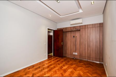 Casa para alugar com 265m², 4 quartos e 7 vagas Casa para alugar com 265m², 4 quartos e 7 vagasSuíte