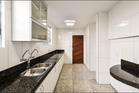 Casa para alugar com 265m², 4 quartos e 7 vagas Casa para alugar com 265m², 4 quartos e 7 vagasCozinha