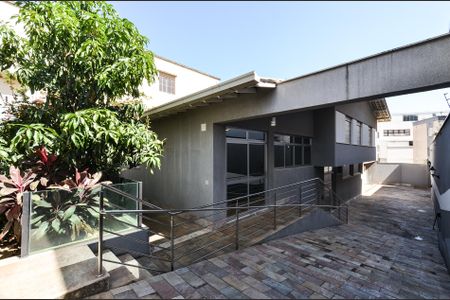 Casa para alugar com 265m², 4 quartos e 7 vagas Casa para alugar com 265m², 4 quartos e 7 vagasEntrada
