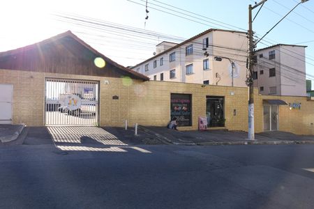 Apartamento para alugar com 44m², 2 quartos e sem vagaFachada do condomínio - Placa GRANDE instalada na fachada do condomínio dia 15.07.2026 - Código da placa: UYLW-654