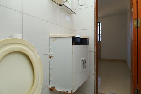 Banheiro de apartamento para alugar com 2 quartos, 44m² em Conjunto Habitacional Santa Etelvina Ii, São Paulo
