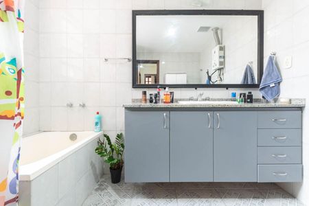 Banheiro de casa à venda com 2 quartos, 118m² em Grajaú, Rio de Janeiro